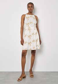 Apricot EMBROIDERED PALMS - Vestido informal - cream