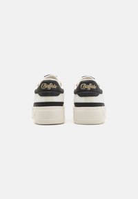 Buffalo Sportcipő - cream/white/black