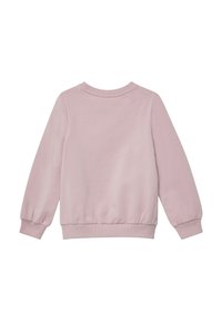 Heled roosa fliisist särk, millel on ümar kaelus, soonikkoes varrukad ja hem. Seljaosa on sileda tekstuuriga, ilma mustrite või metallosadeta.