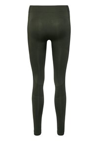Leggings verde oliva con una cinturilla alta, paneles texturizados y acentos de malla para la transpirabilidad. Fabricados con un material elástico que absorbe la humedad.