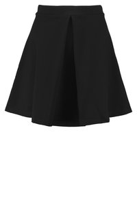 Černá rozšířená sukně z měkké látky, s přiléhavým pasem a záhybem vpředu, s hladkou texturou a délkou ke kolenům.