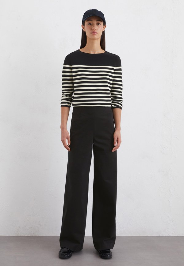 WIDE FITTED AT WAIST WITH DARTS - Trousers4