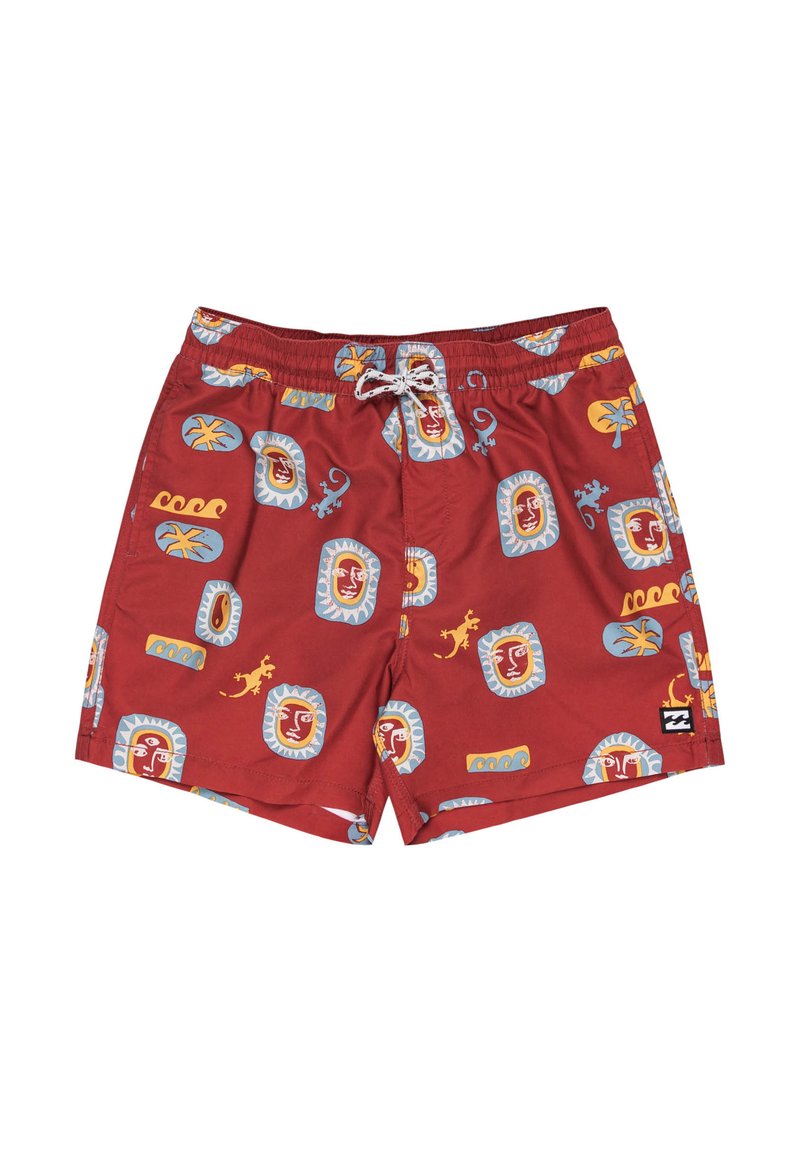 Bañador rojo con una mezcla de patrones, incluyendo ilustraciones de lagartos y formas abstractas en azul y amarillo. Cintura elástica con cordón ajustable.