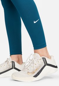 Nike Performance ONE - Leggings - valerian blue/white