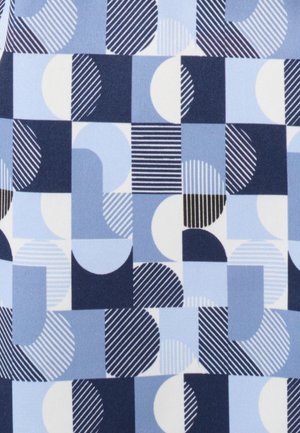 Geometrisch stoffenpatroon met afwisselende blauwe tinten, cirkels en vierkanten met gestreepte en effen secties, waardoor een dynamische visuele textuur ontstaat.