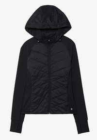 Chaqueta negra con capucha y delantero acolchado, diseño entallado, mangas largas, cierre de cremallera, dos bolsillos laterales y ojales para los pulgares en los puños.