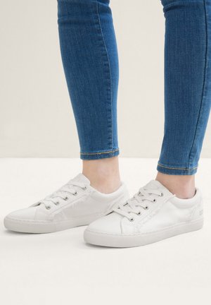 LICENCE  - Trainers - white