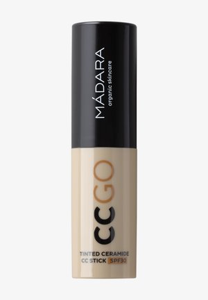 Stick CC teinté à la céramide Mádara avec SPF 30 beige avec un bouchon noir, étiqueté soin de la peau biologique.