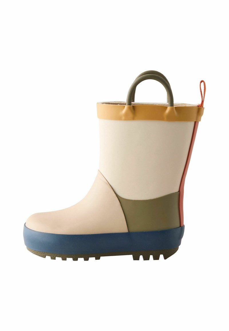 Botte en caoutchouc colorée avec un bout arrondi, hauteur mi-mollet, semelle texturée et segments contrastés en beige, vert, jaune et bleu.