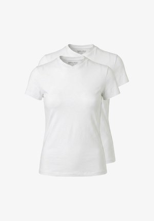Deux t-shirts blancs unis à manches courtes et col rond, l'un légèrement derrière l'autre, affichés sur fond blanc.