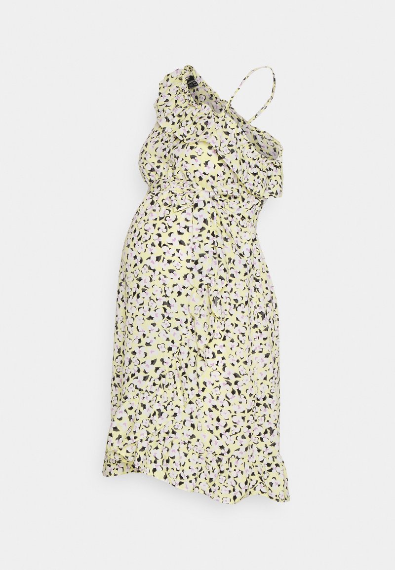 Vestido de maternidade floral em amarelo, com um design de um ombro só, decote com babados e um laço envolvente na cintura. Tecido texturizado com padrões multicoloridos.