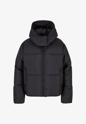 Črna puff jakna z visokim ovratnikom in zadrgo. Ima prešito zasnovo, elastificirane manšete in dva sprednja žepa.