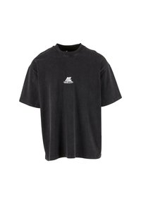 Černé bavlněné oversized tričko s kulatým výstřihem. Má malé bílé logo na hrudi a krátké rukávy. Měkká textura, casual design.