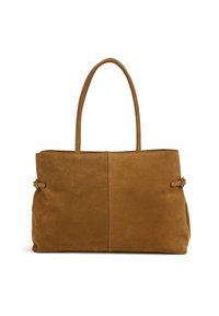 Grand sac cabas en suède marron avec deux longues poignées et détails de boucle sur les côtés, sur fond blanc.