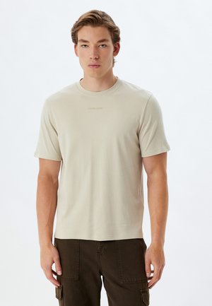 - T-shirt basic
