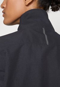 Dark navy collar with a reflective strip. Smooth texture, minimalistic design, detailed stitching visible along the seam.