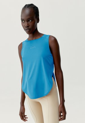 Blue sleeveless athletic top made of smooth fabric, featuring a round neckline, subtle logo detail, and side slits for ventilation.
