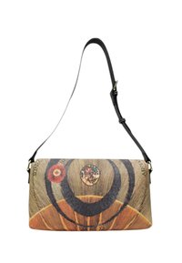 Borsa a spalla caratterizzata da un tessuto a fantasia in tonalità calde, con una tracolla nera e dettagli circolari, inclusa una decorazione rotonda multicolore.