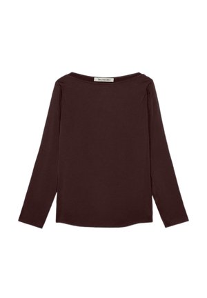 Langsleeve bruin top gemaakt van gladde stof met een brede halslijn en geplooide details op de mouwen. Eenvoudig, aansluitend ontwerp.