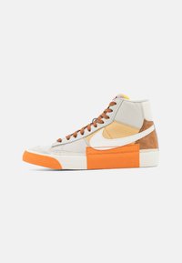 Nike Sportswear BLAZER MID 77 PRO CLUB - Vysoké tenisky - light bone/sail/sesame/pecan/sail/hot curry