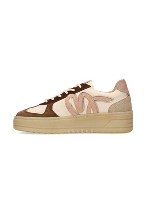 Baskets crème et marron avec semelle beige, détail logo en daim rose et lacets blancs, vue latérale sur fond blanc.