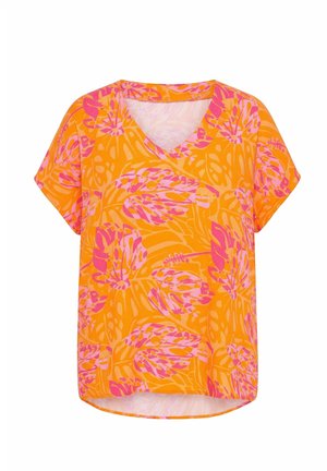 Kortærmet V-hals bluse med lys orange bund og stort pink tropisk bladtryk, afslappet pasform med let buet kant.