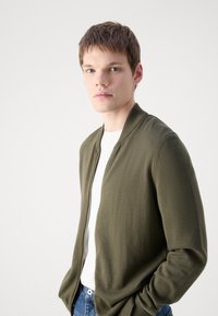 HUGO SAN JAQUE - Bomber dzseki - khaki