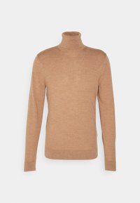 Męski sweter z kapturem w kolorze camel z długimi rękawami i subtelnym logotypem "CK" po lewej stronie klatki piersiowej.