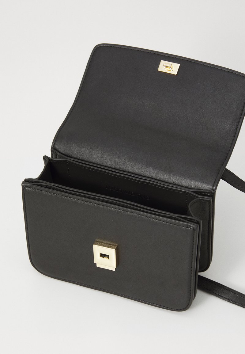 Sac à Bandoulière VALENTINO Floren Flap Bag En Polyuréthane Noir - Neuf Avec étiquettes - Italie