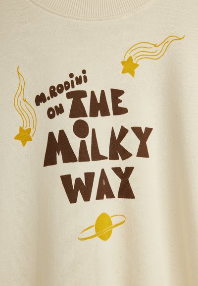 Μπεζ ύφασμα με καφέ κείμενο "M. Rodini on The Milky Way" περιτριγυρισμένο από κίτρινα πεφταστέρια και έναν πλανήτη με δαχτυλίδια.