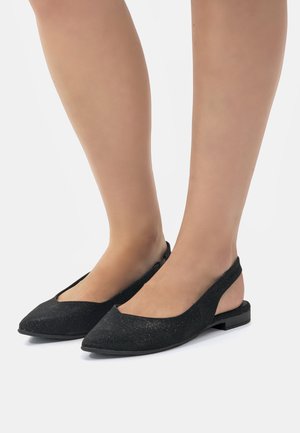 Ballerines noires à dos ouvert avec un bout pointu, fabriquées en matériau texturé, dotées d'un design découpé et d'un petit talon pour le confort.
