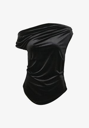 Schwarzes Samt-Top mit einem Schulterträger, gekräuselten Details und asymmetrischem Ausschnitt, enganliegende Silhouette auf weißem Hintergrund.
