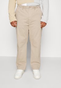 Levi's® Plus CORDUROY - Pantaloni - true chino shady