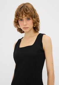 adL SLEEVELES SQUARE COLLOR - Etuikjole - black