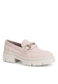 Mocassino in camoscio rosa cipria con dettaglio decorativo in metallo a catena. Suola in gomma bianca spessa con accenti testurizzati e cuciture lungo il gambetto.