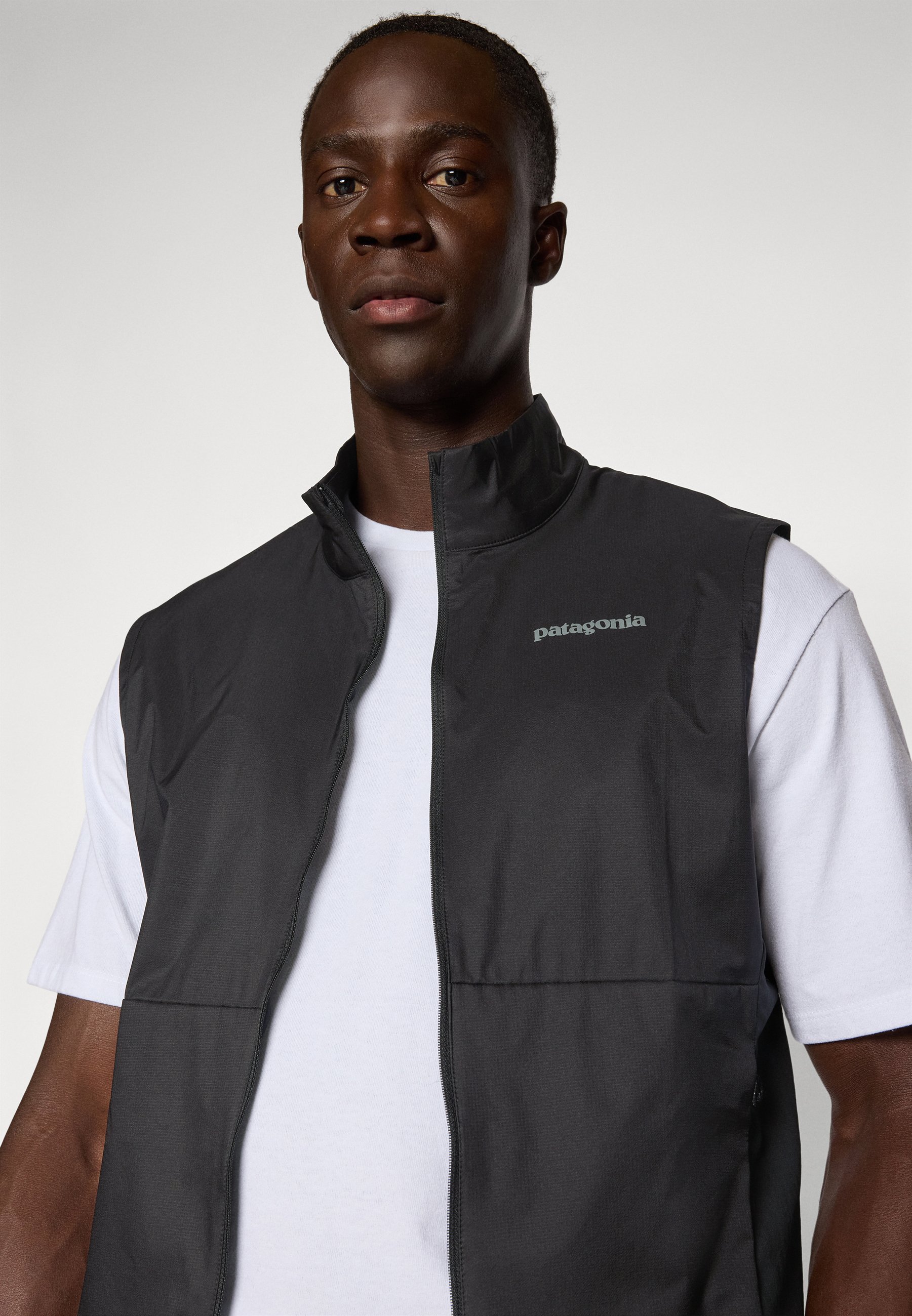 ENOF city trail vest black 黒　ブラック トップス enof city trail vest ENOF イナフ city trail vest