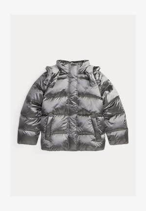 Duvet jakna od sjajnog tamnosivog materijala, s visokim ovratnikom, kopčanjem na snap, dva prednja džepa i reljefnim akcentima na ramenima.