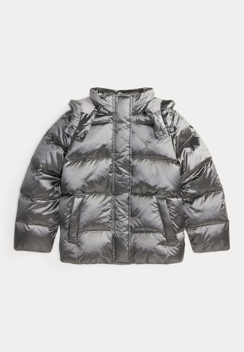 Pūšamā jaka no spīguļojoša tumši pelēka auduma, ar augstu apkakli, spiedpogu aizdari, divām priekšējām kabatām un iešūtiem plecu akcentiem.