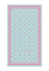 Asciugamano da spiaggia azzurro chiaro con accenti rosa. Presenta un motivo con logo ripetuto e bordi rifiniti. Il testo recita "GUESS BEACH" in rosa.