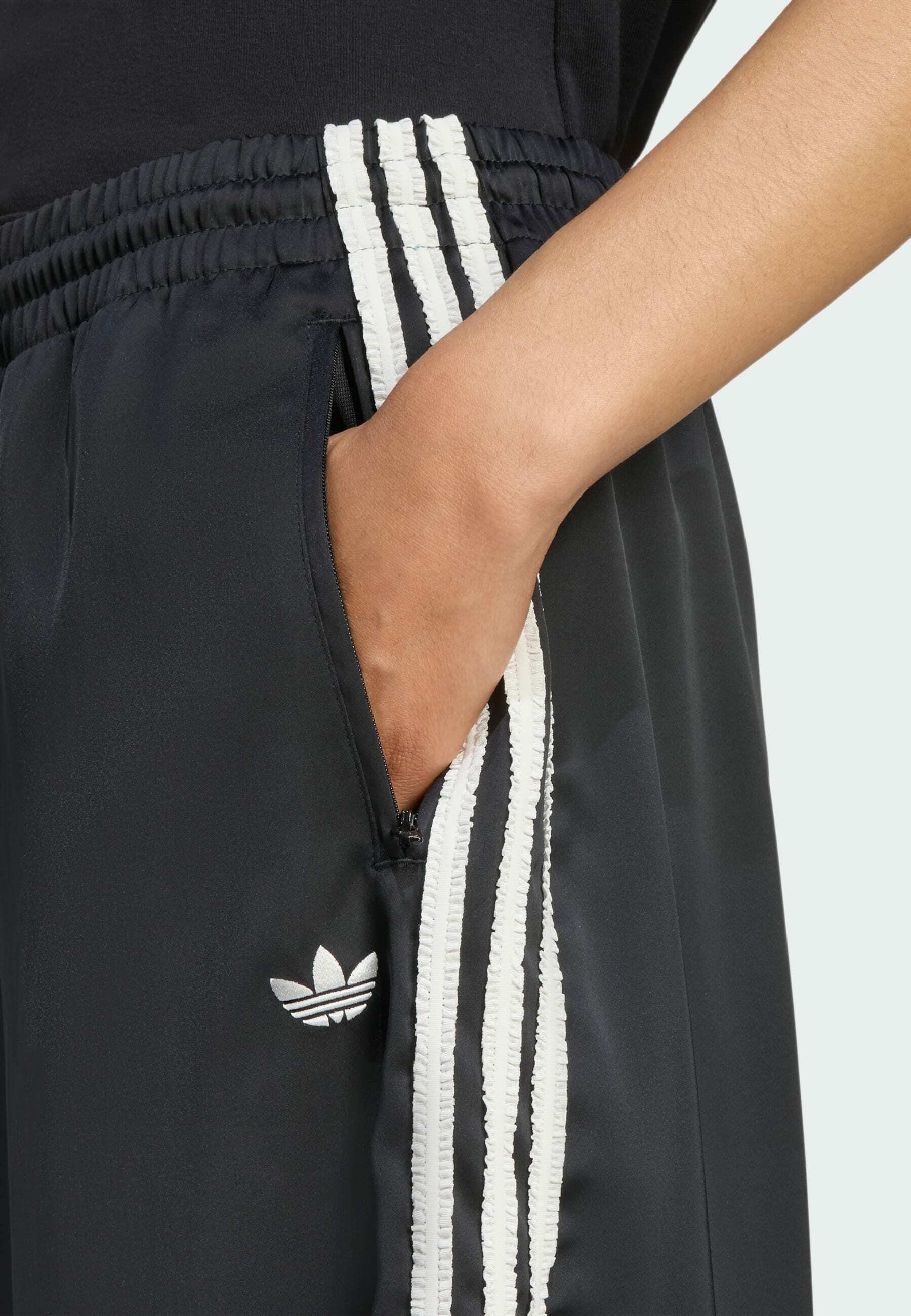 adidas Originals WIDE - Tracksuit bottoms - black - Zalando