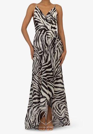 Maxi sukienka w czarno-biały wzór zebry, z kopertowym fasonem, cienkimi ramiączkami oraz zwiewną sylwetką z wysokim rozcięciem.