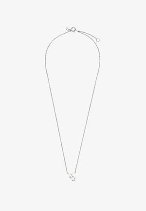 Srebrny naszyjnik z łańcuszka z małym zawieszką w kształcie niedźwiadka i gwiazdki, o gładkiej fakturze i prostym wzorze, z regulowaną długością i zapięciem.