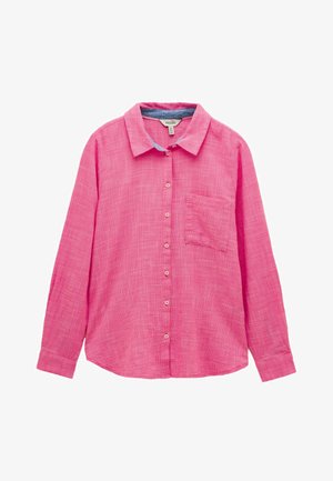 Langärmliges rosa Hemd mit Knöpfen, Kragen und Brusttasche, leichtes strukturiertes Gewebe und kontrastierende innere Kragenfüllung.