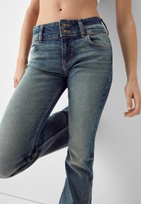Bershka Bootcut-farkut - blue-grey