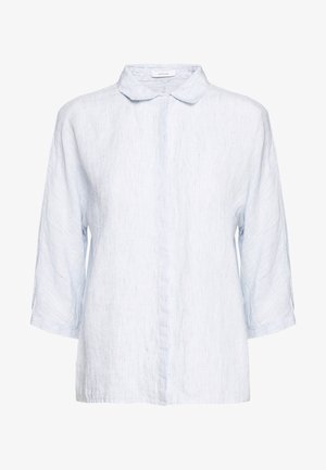 Lichtblauwe gestreepte blouse gemaakt van geweven stof, met een kraag, driekwart mouwen en een knoopsluiting aan de voorkant.