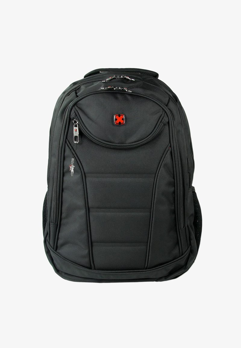 Zwarte rugzak met een textuur stofoppervlak, meerdere ritscompartimenten, verstelbare schouderbanden en een klein logo in het rood aan de voorkant.