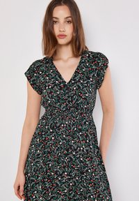 Apricot DIANTHUS - Maxikleid - black