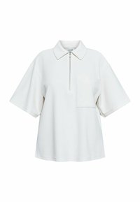 Hvid kortærmet polo skjorte med stiv krave, kvart lynlås og brystlomme. Fremstillet af tekstureret stof, afslappet pasform.