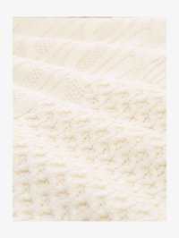 Izbrano, wool white