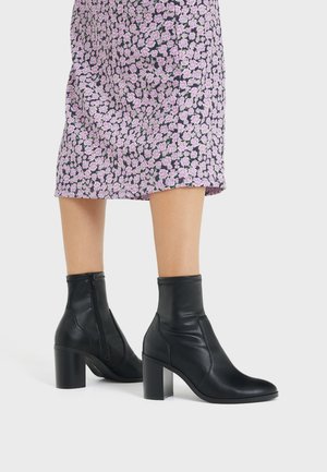 Bershka Bottines à talons hauts - black